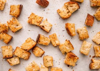 15 Minute Crispy Homemade Croutons