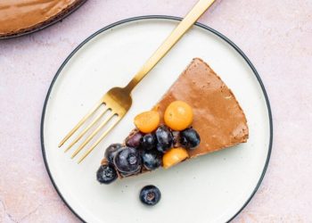 No cook creamy vegan chocolate mousse cake