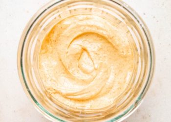 5 Min Spicy Vegan Mayo with Nutritional Yeast