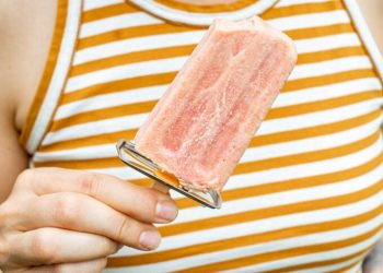 Quick Peaches and Coconut Cream Popsicles