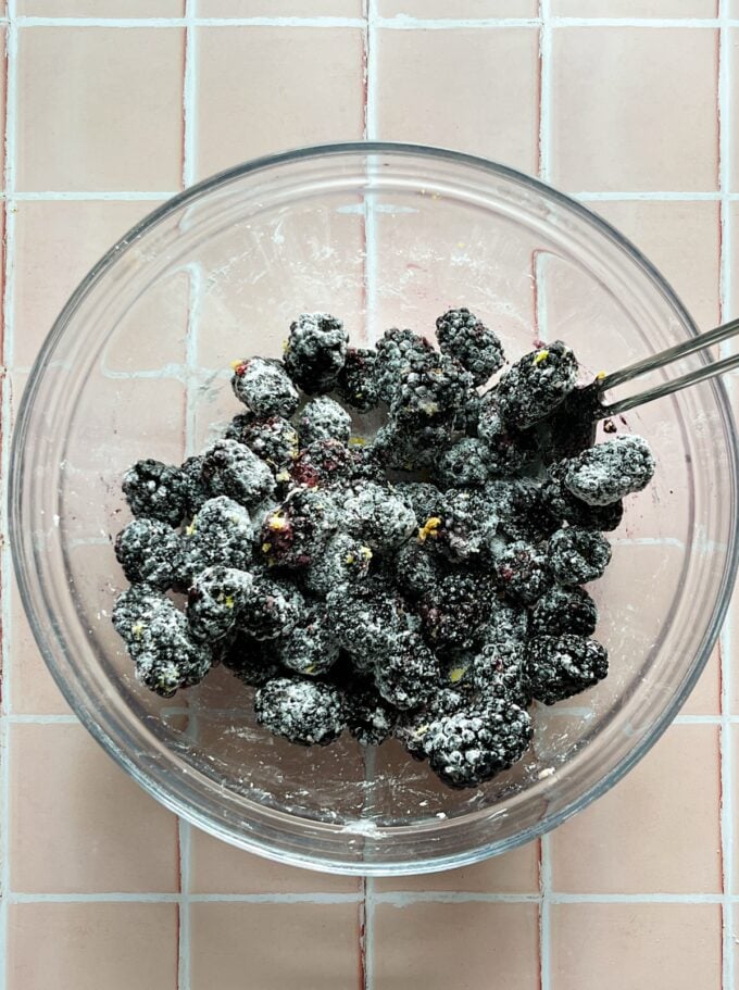 blackberries in bowl