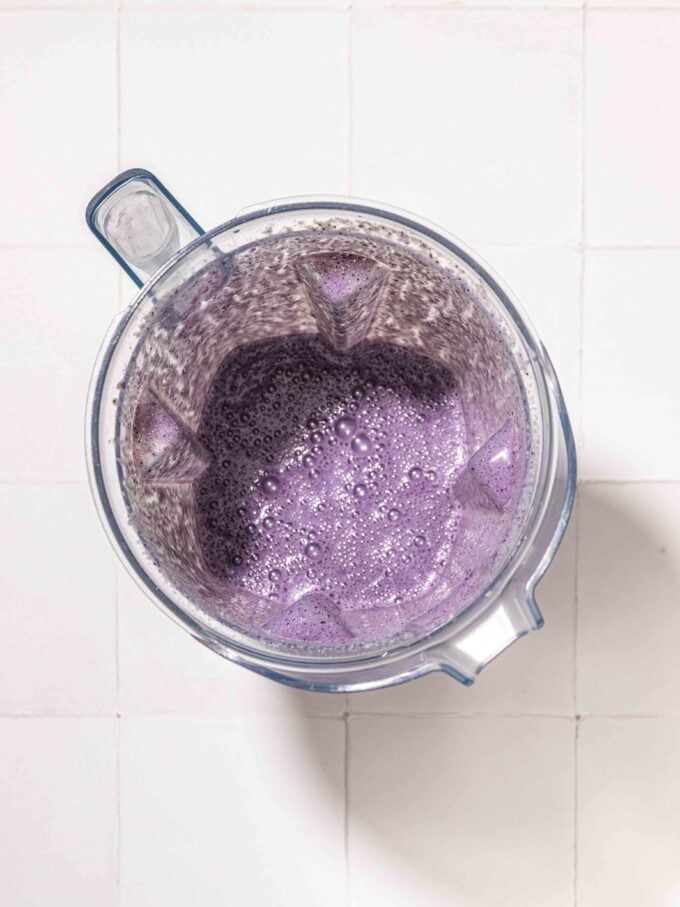 blueberry spinach smoothie in blender