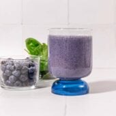 blueberry and spinach in glasses with smoothie