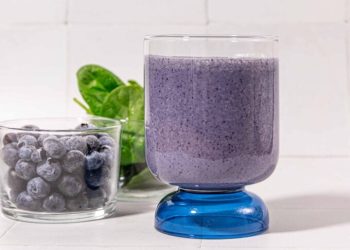 5 Minute Blueberry Spinach Smoothie (high iron)