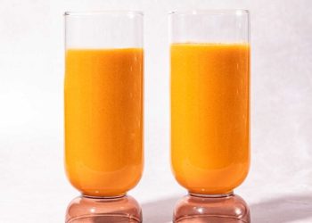 5 Minute Raw Carrot and Fresh Ginger Smoothie