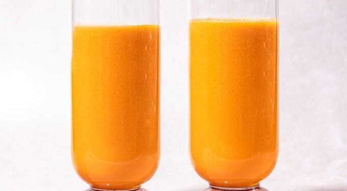 5 Minute Raw Carrot and Fresh Ginger Smoothie