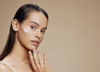 The Power of Layering – Mastering the Art of Skincare Cocktailing