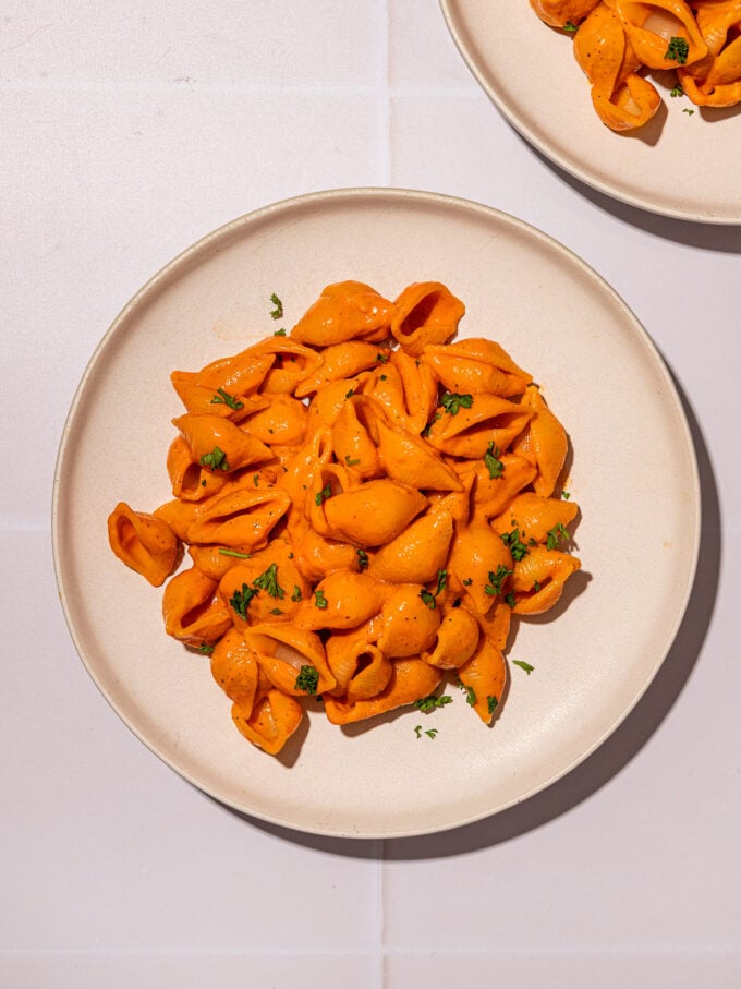 roasted red pepper tofu sauce on shell pasta