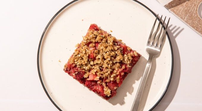 Fresh Strawberry Oatmeal Bars with Hemp Hearts