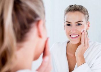 Hydrating vs. Moisturizing: Let’s Break Down the Difference