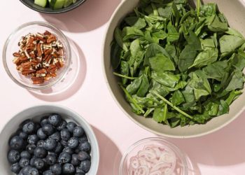 Spinach Salad with Fresh Blueberries and Strawberries