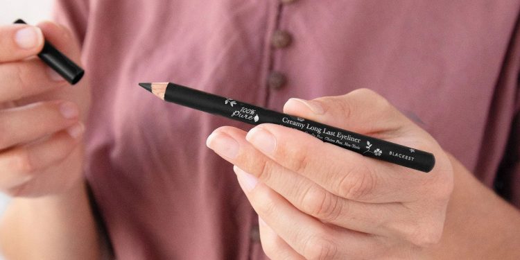 Smudge-Proof Perfection: The Eyeliner That Loves Your Lids
