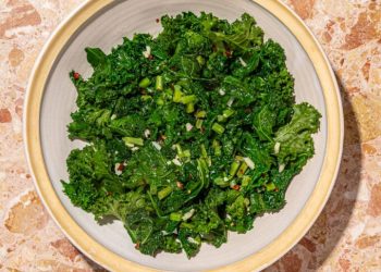 Quick Sautéed Kale with Garlic and Chiles