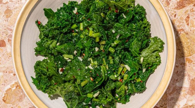 Quick Sautéed Kale with Garlic and Chiles