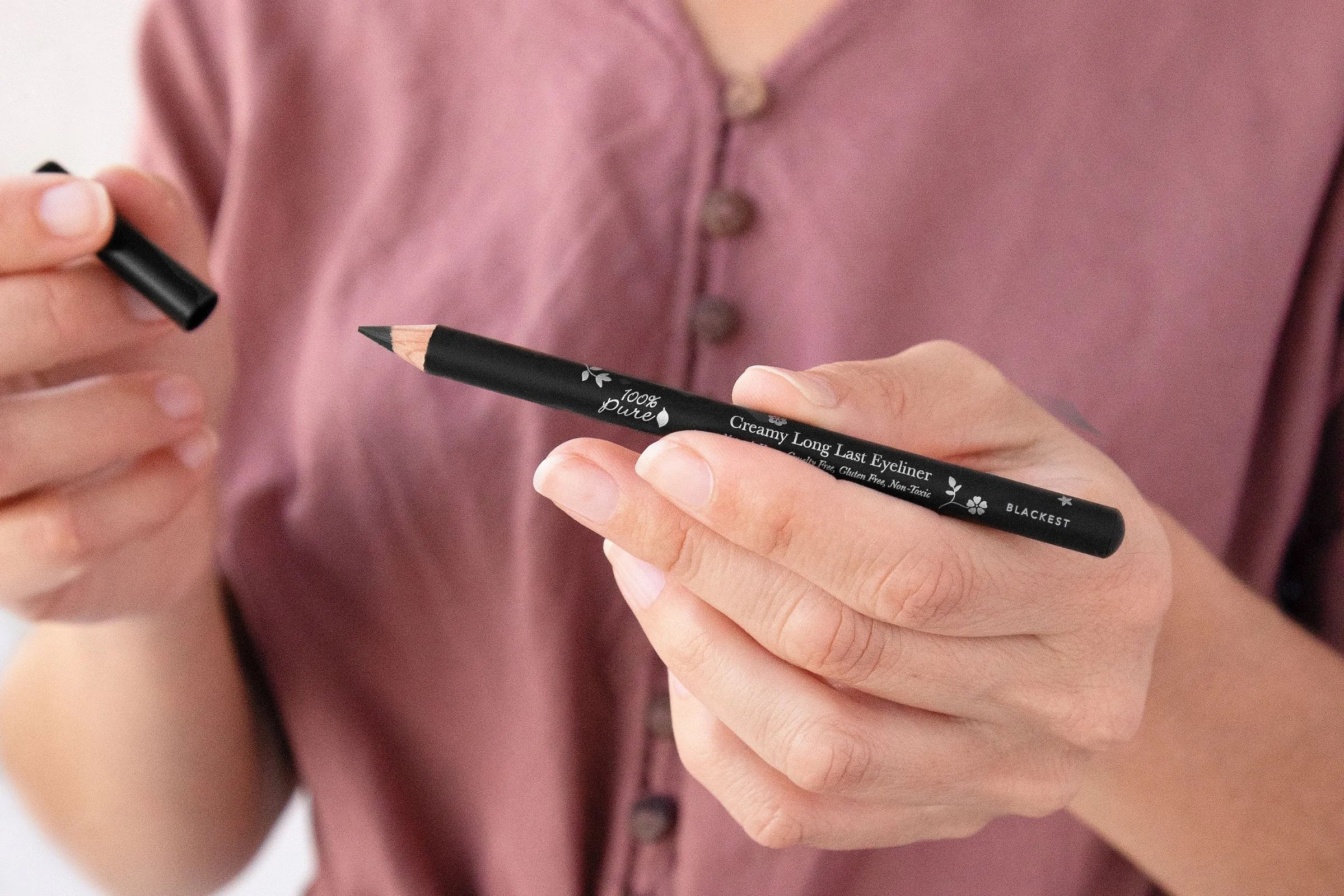 Smudge-Proof_Perfection__The_Eyeliner_That_Loves_Your_Lids