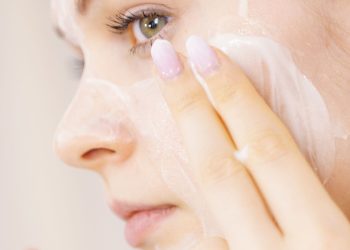 How to Layer Skincare Products Correctly for Maximum Benefit