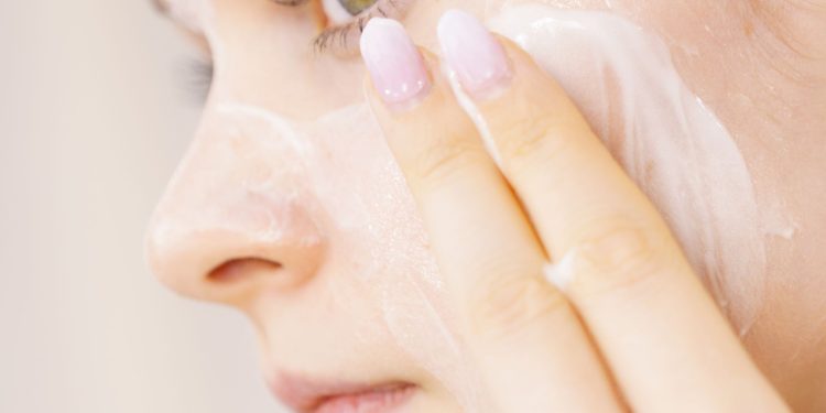 How to Layer Skincare Products Correctly for Maximum Benefit