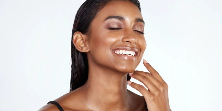 The Right Way to Combine Vitamin C and Hyaluronic Acid for Glowing Skin