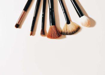 Are Dirty Brushes Sabotaging Your Look? The Ultimate Cleaning Guide