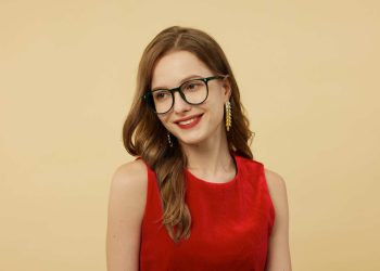 Makeup Techniques Every Glasses Wearer Should Know for a Spectacular Look