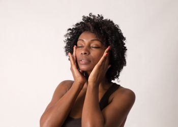 5 ‘Healthy’ Skincare Habits That Are Destroying Your Skin Barrier